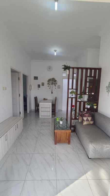 dijual rumah pilar sukatani karang