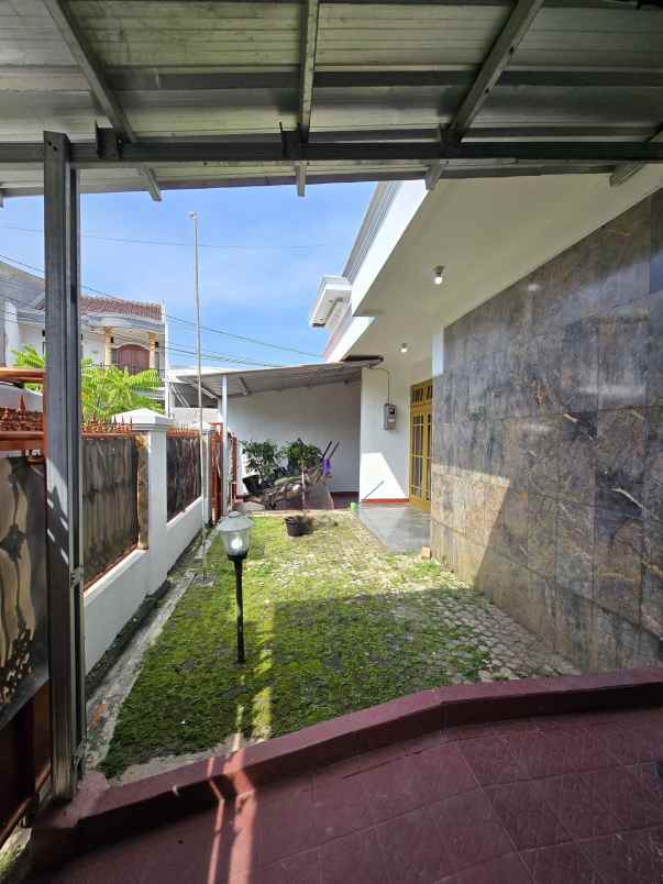 dijual rumah pondok bambu