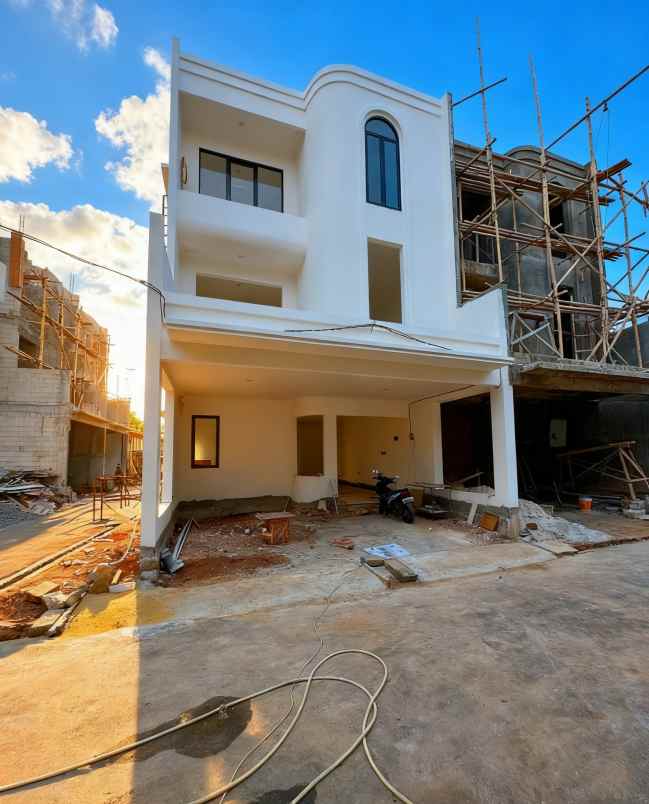 dijual rumah pondok kelapa