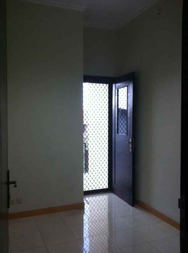 dijual rumah pondok kelapa jakarta