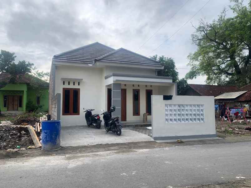 dijual rumah potorono