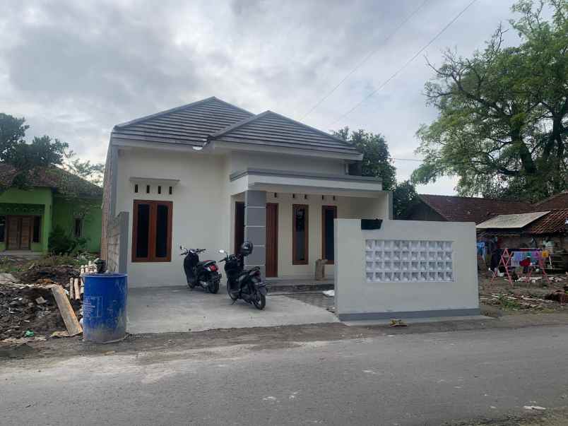 dijual rumah potorono