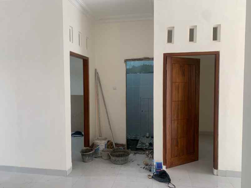 dijual rumah potorono