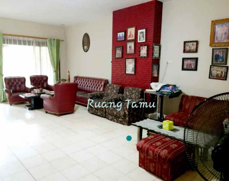 dijual rumah pucang asri