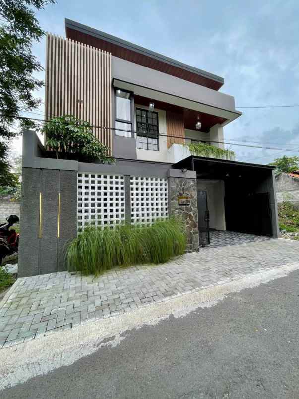 dijual rumah purwo martani kalasan