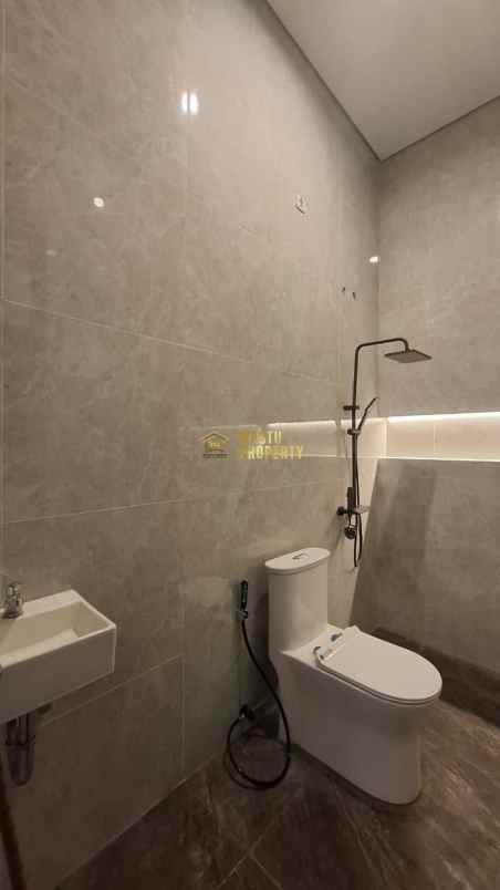 dijual rumah purwomartani