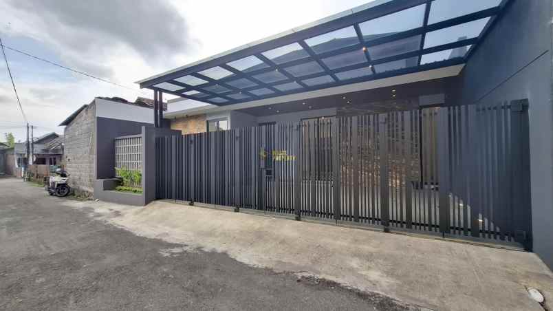 dijual rumah purwomartani kec kalasan