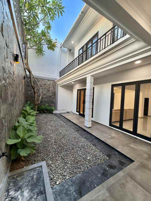 dijual rumah puspita loka bsd tangerang