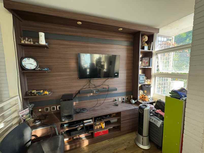 dijual rumah rapi siap huni di the address cibubur