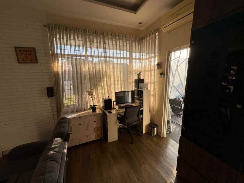 dijual rumah rapi siap huni di the address cibubur