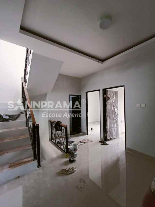 dijual rumah ratujaya