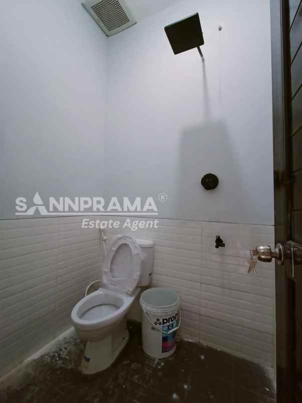 dijual rumah ratujaya