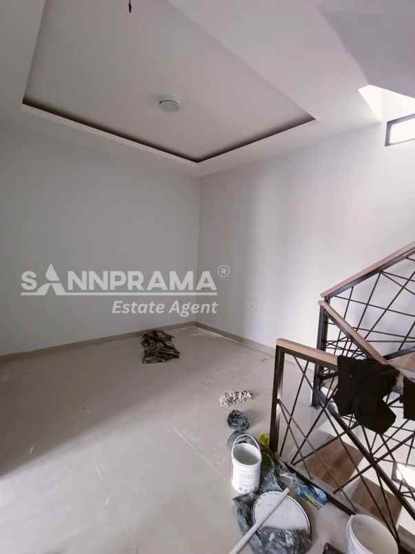 dijual rumah ratujaya