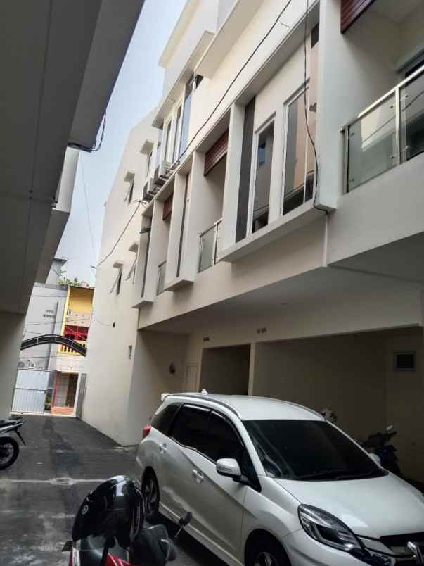 dijual rumah rawasari