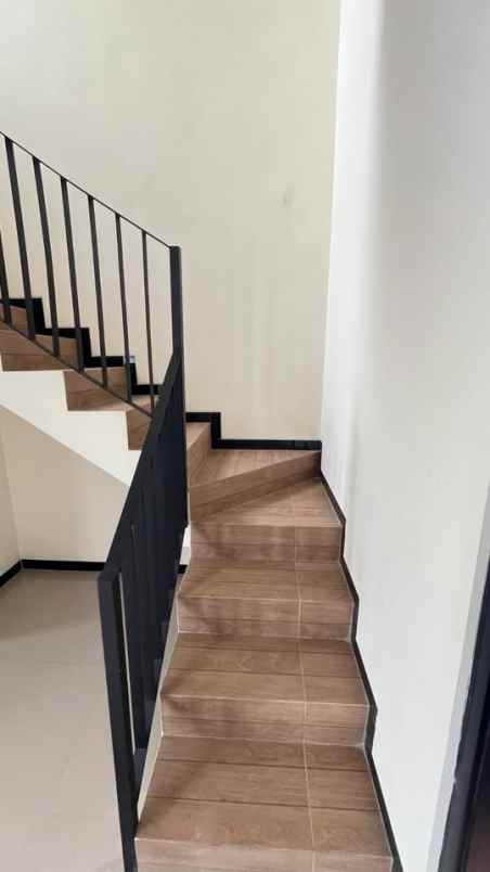 dijual rumah raya arjowinangun