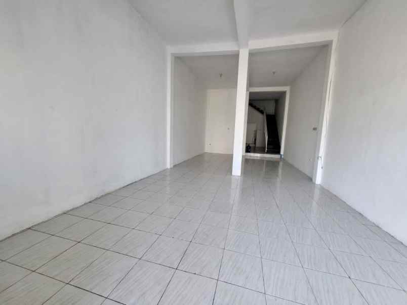 dijual rumah raya medokan