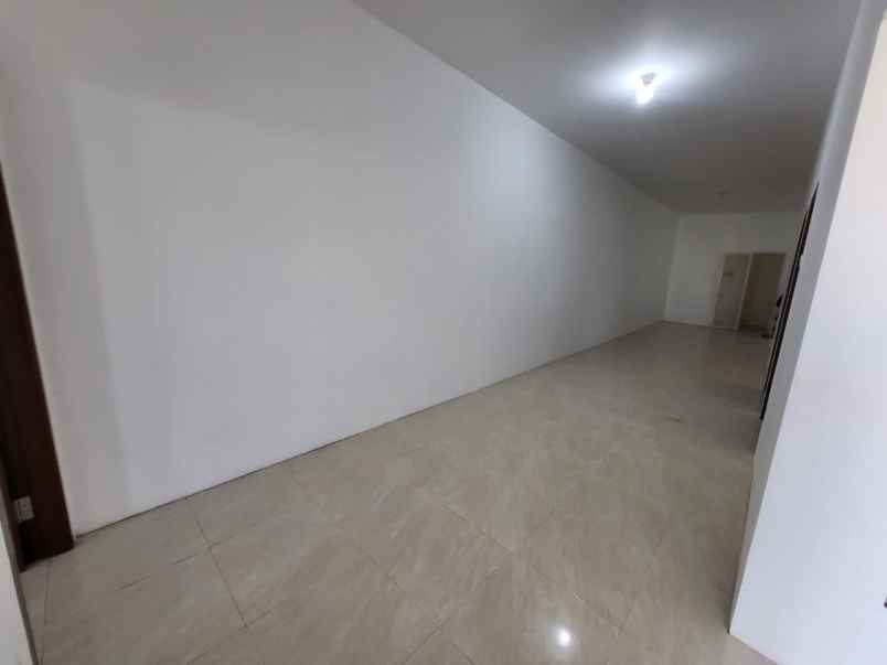 dijual rumah raya medokan