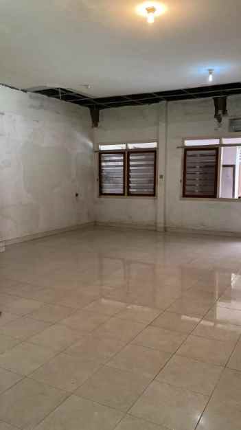 dijual rumah raya tenggilis