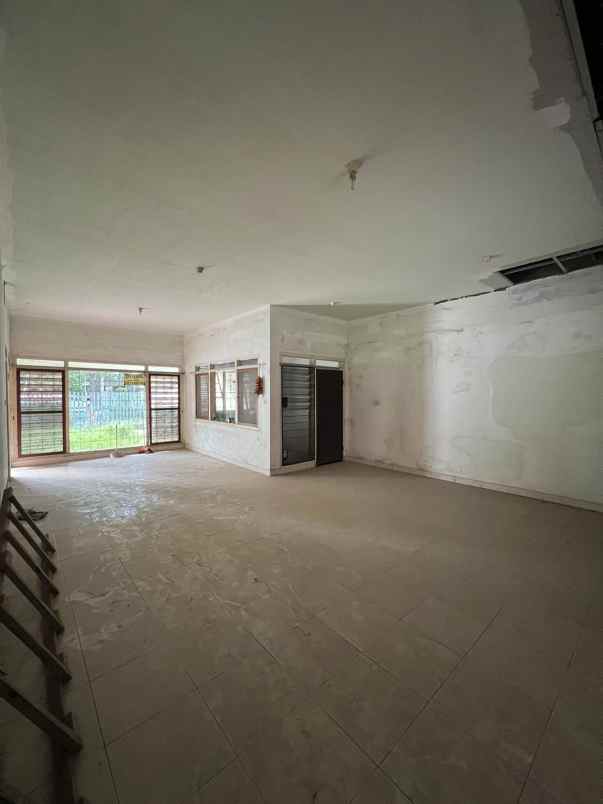 dijual rumah raya tenggilis