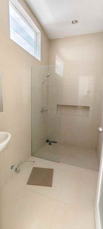 dijual rumah regency 21