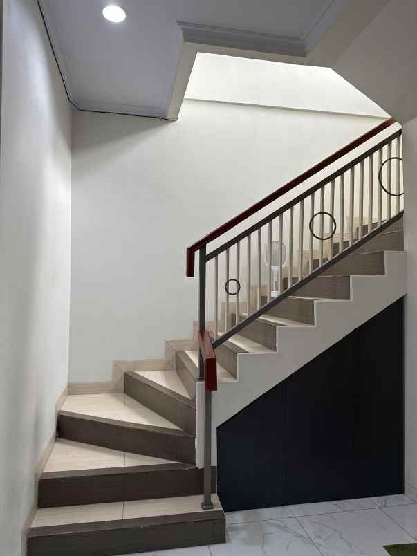 dijual rumah regensi melati mas