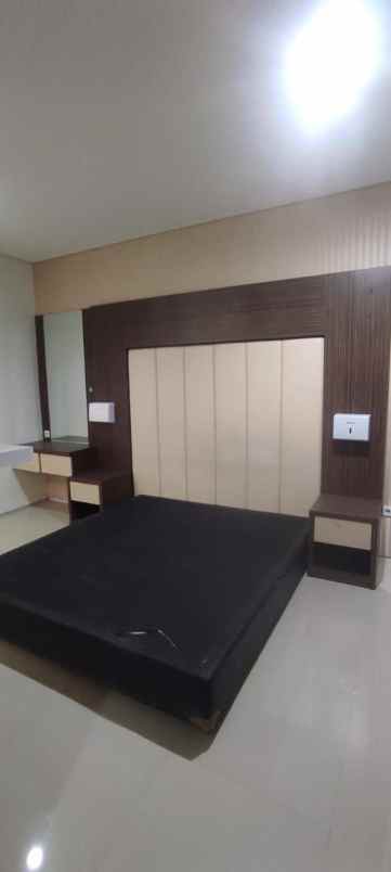 dijual rumah royal park residence