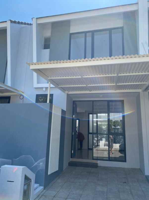 dijual rumah royal residence