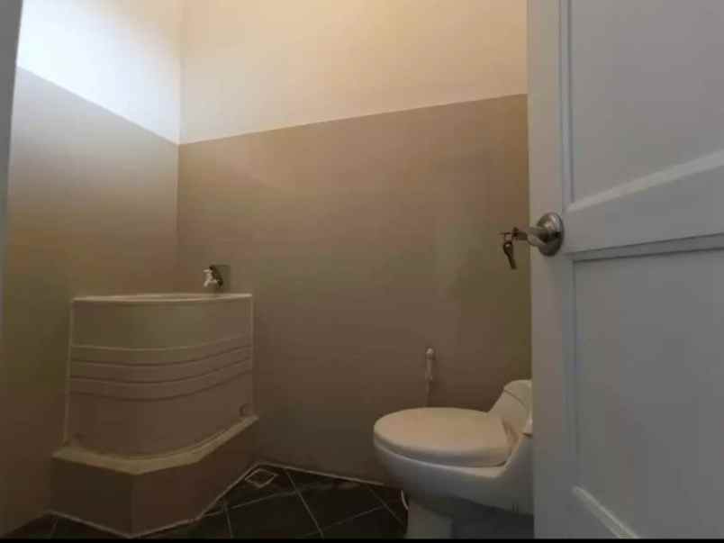 dijual rumah sambego