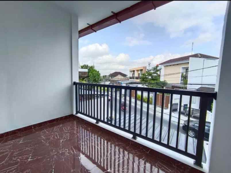 dijual rumah sambego