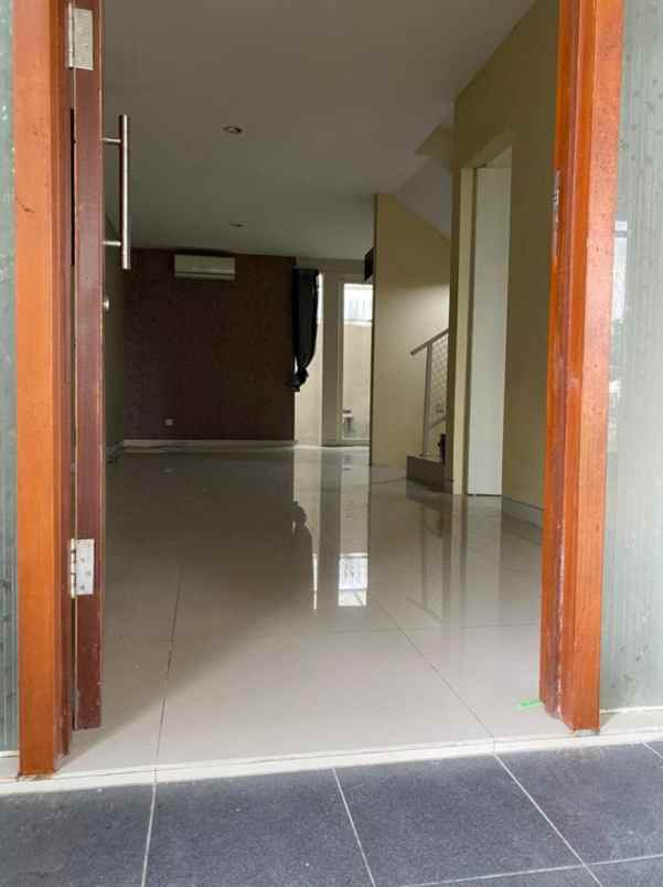 dijual rumah sambiroto