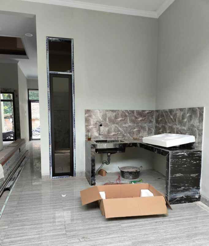 dijual rumah sambiroto