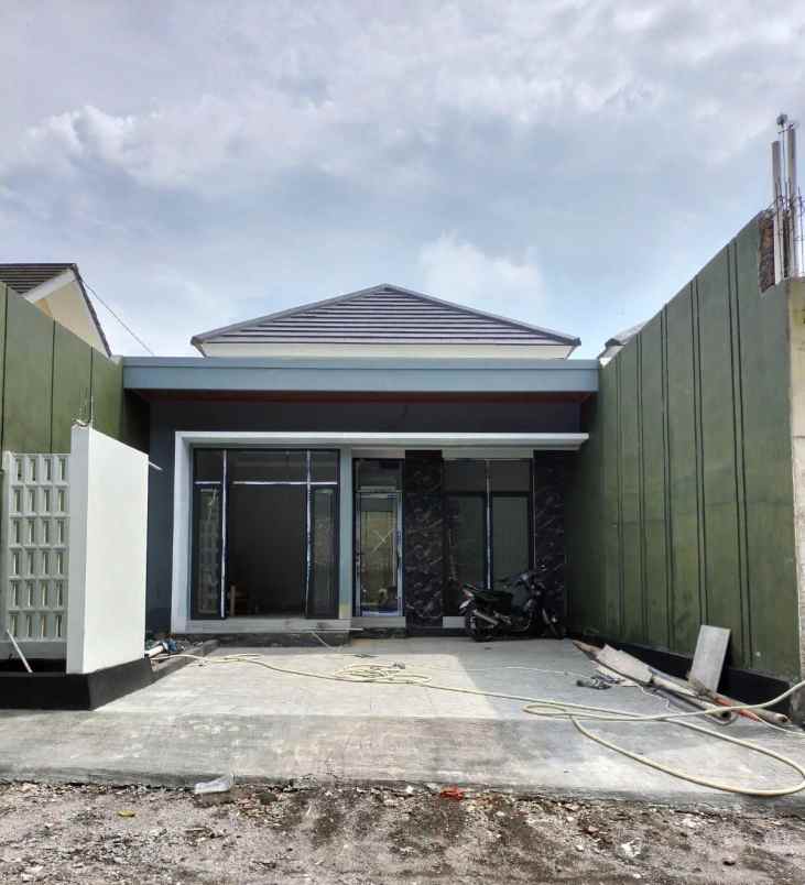 dijual rumah sambiroto