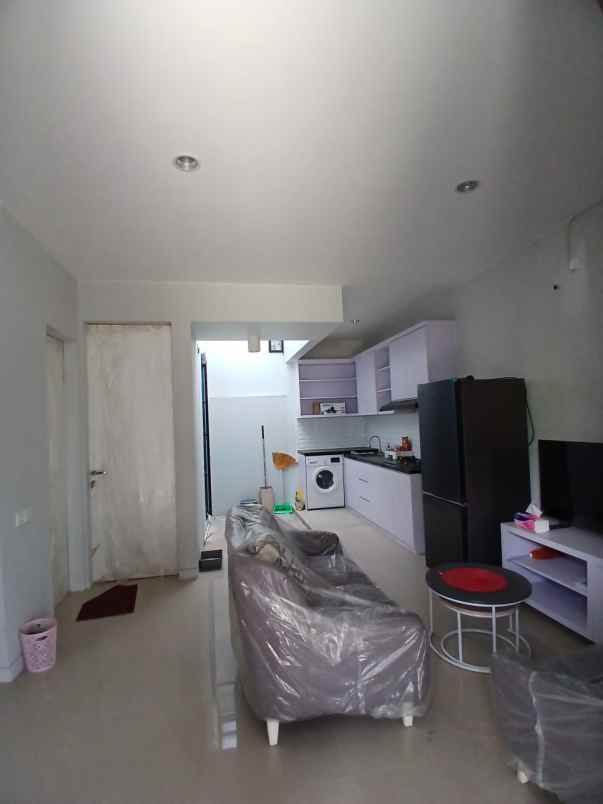 dijual rumah sambiroto