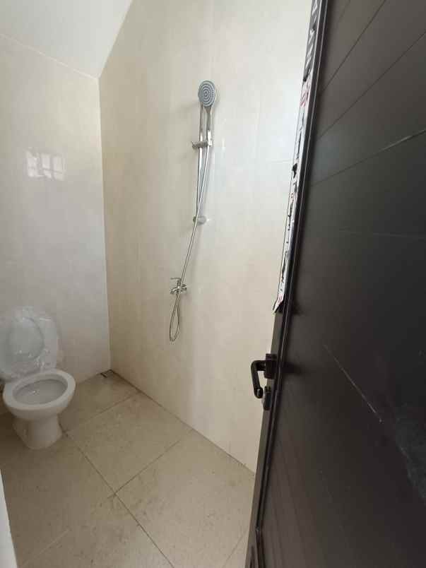 dijual rumah sawangan depok