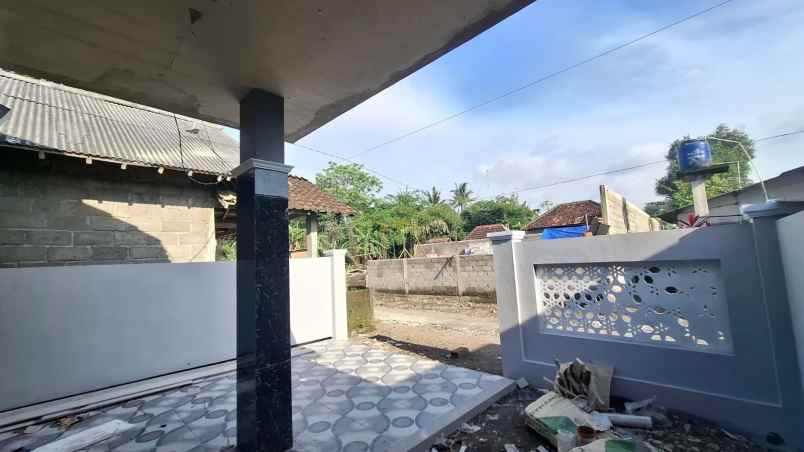 dijual rumah selomartani