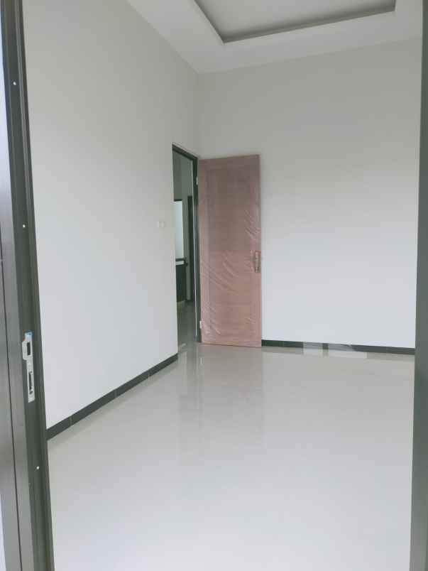 dijual rumah semampir