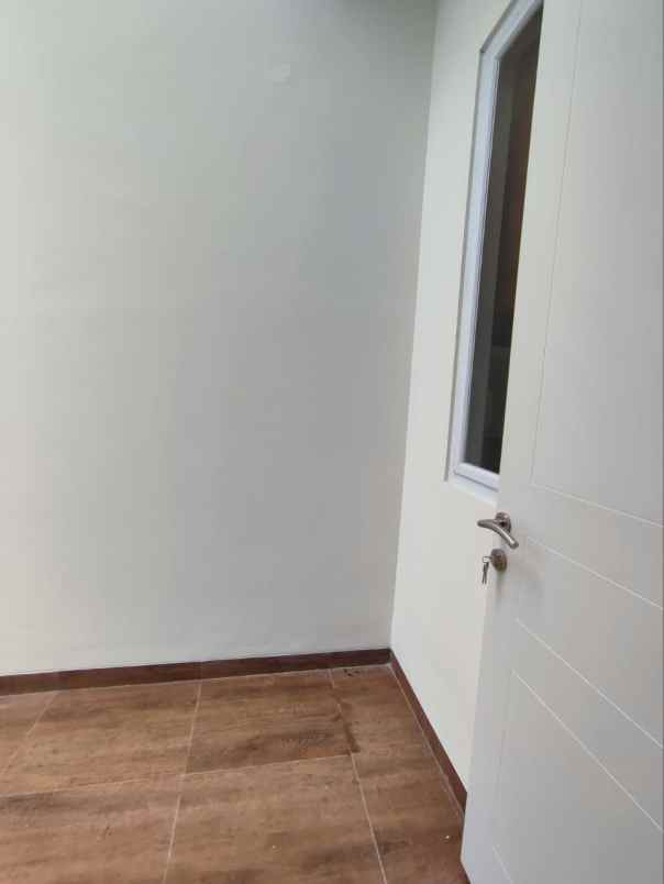 dijual rumah serua ciputat