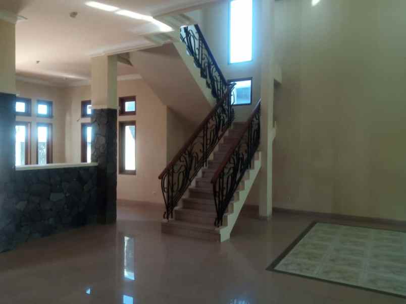 dijual rumah setiabudi regency