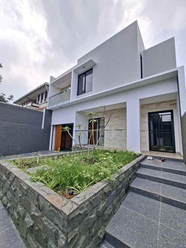 dijual rumah setiabudi regency