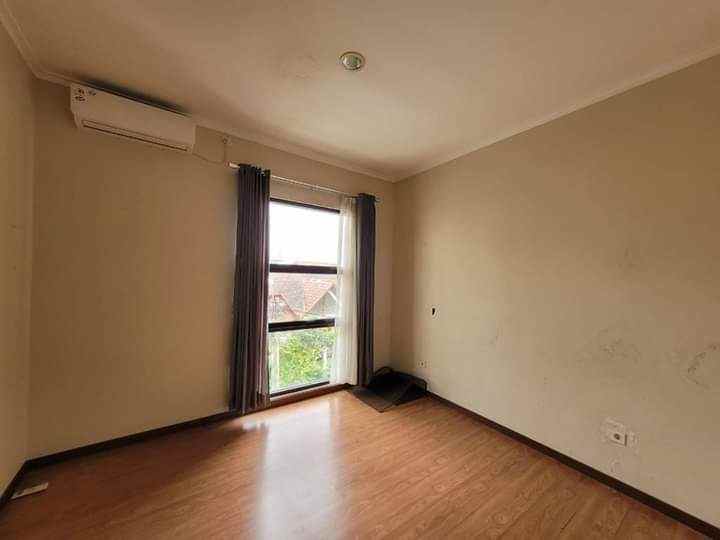 dijual rumah setrasari