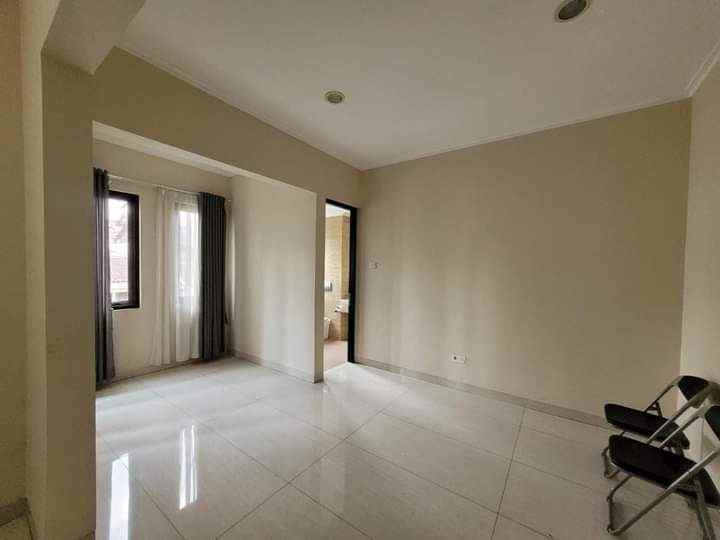 dijual rumah setrasari