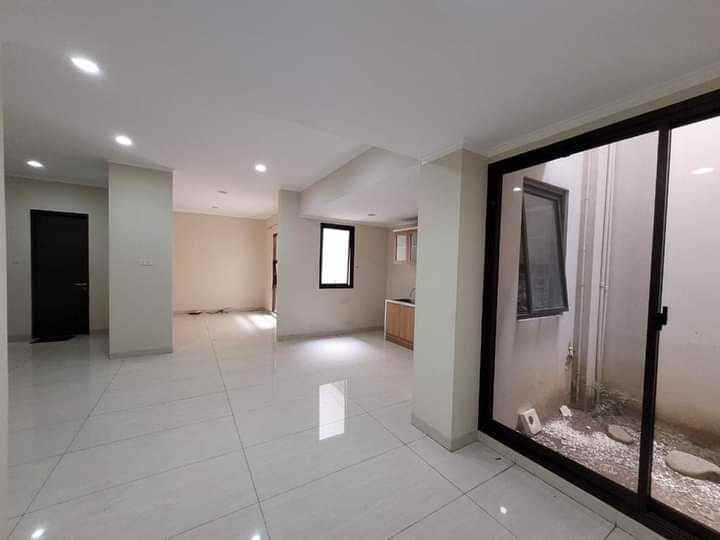 dijual rumah setrasari