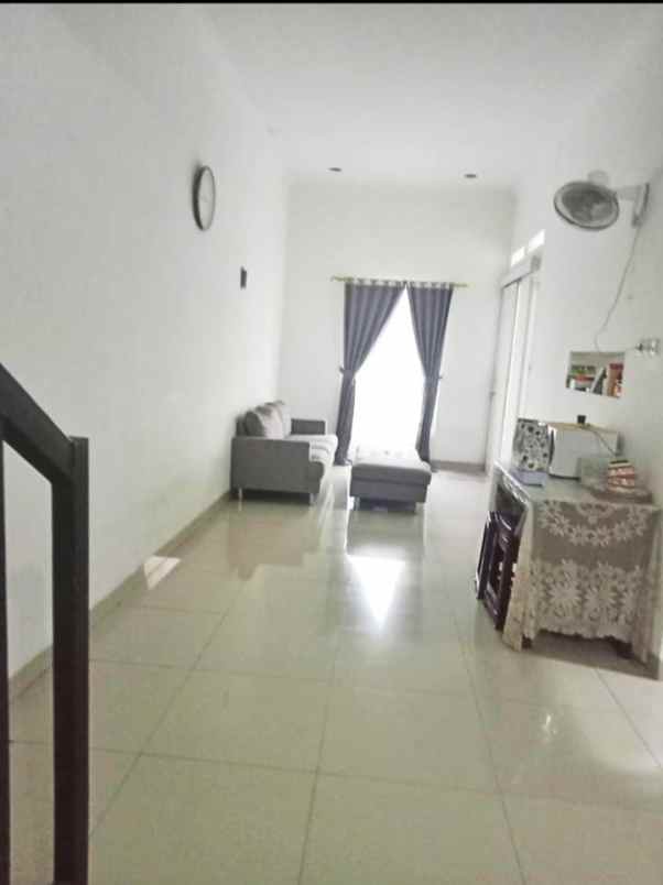dijual rumah siap huni 2 lantai kelapa dua depok