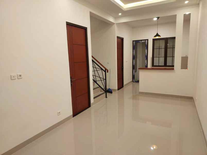 dijual rumah siap huni di griya alam sentul city