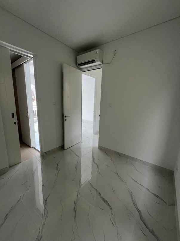 dijual rumah simongan