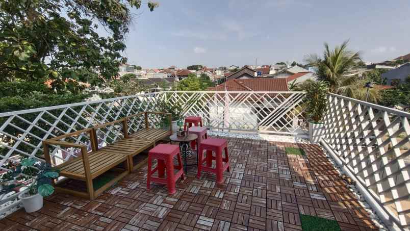 dijual rumah simpangan depok