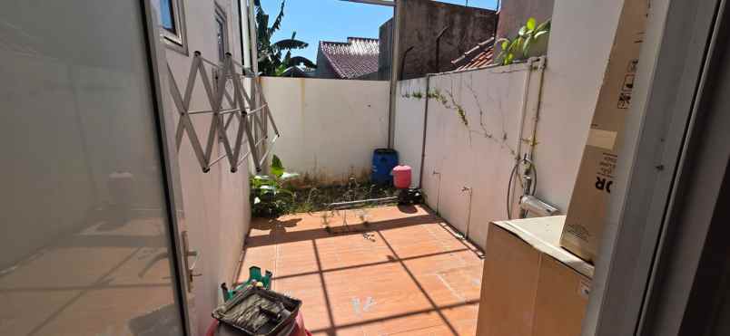 dijual rumah srondol wetan