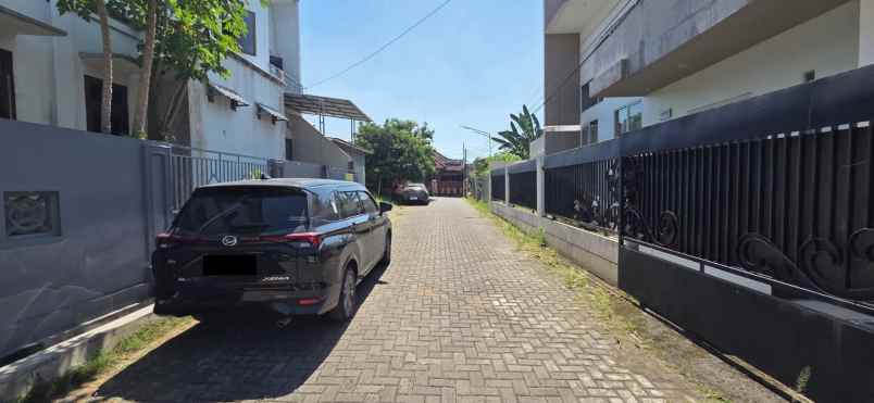 dijual rumah srondol wetan