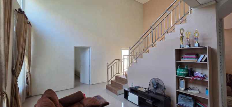 dijual rumah srondol wetan