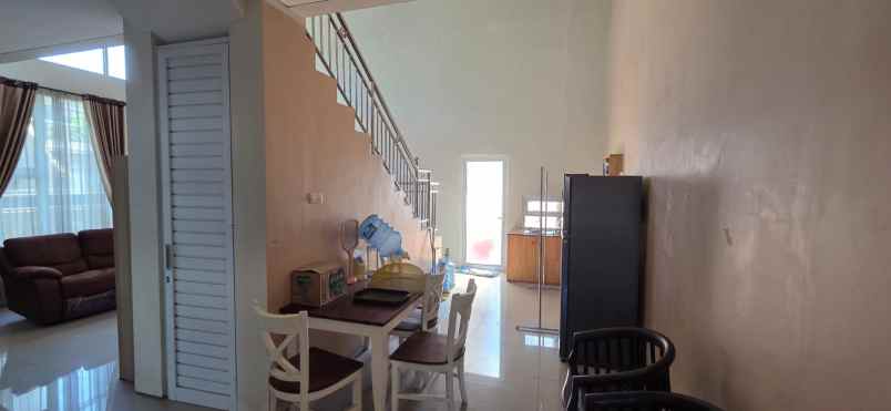 dijual rumah srondol wetan